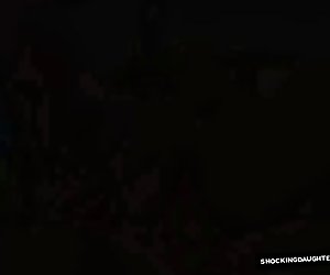 Beag gleoite teen fucks a chomharsa níos sine